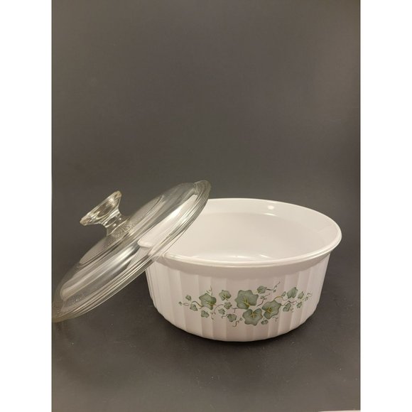 Vintage Corningware Cassorole Dish with Lid - Picture 2 of 4
